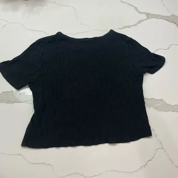 Brandy Melville Black t-shirt - Picture 2 of 4